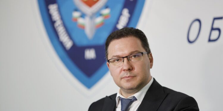 даниел митов